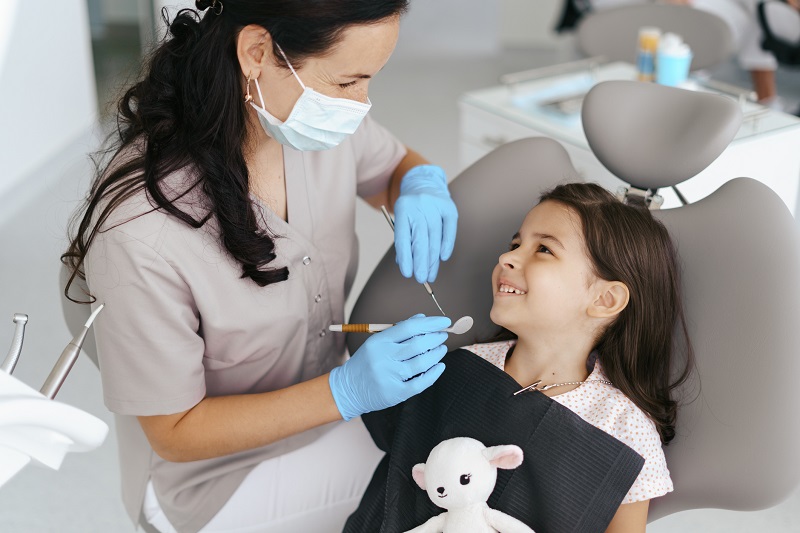 dziecko u stomatologa